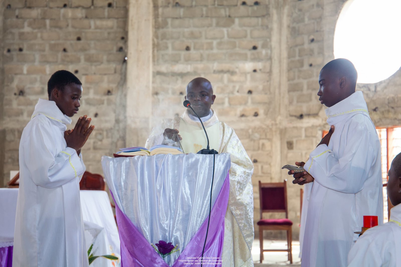 Les vêtements liturgiques des prêtres : sens et symbolique